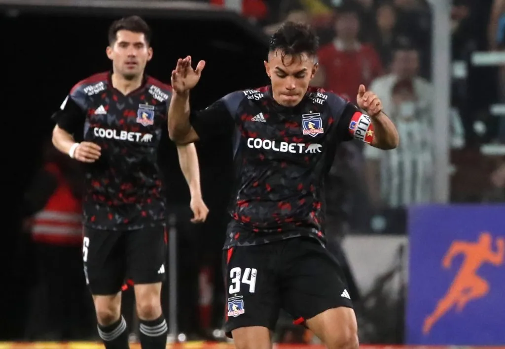 Vicente Pizarro y César Fuentes compiten por un puesto en Colo Colo y ahora en La Roja Sub 23. (Foto: Photosport)