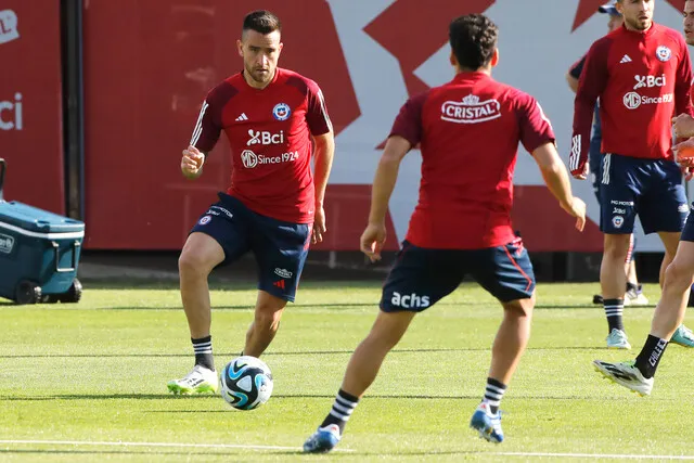 Zaldivia entrenando en La Roja (Photosport)
