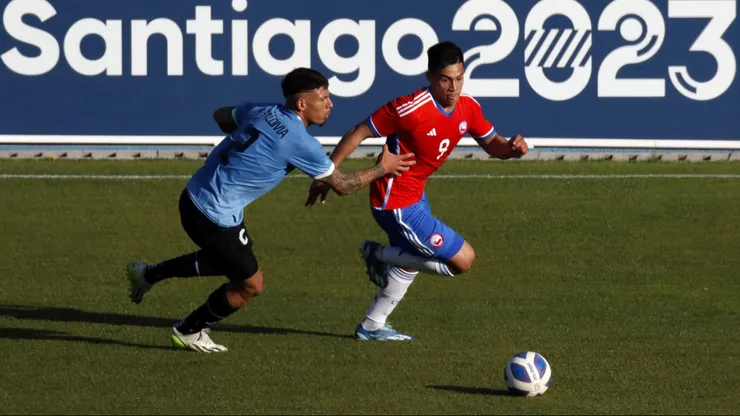 Alan Saldivia recibió el cariño de la gente en Uruguay por su presente en Colo Colo