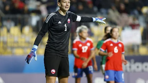 El entrenador de México respaldó a Christiane Endler