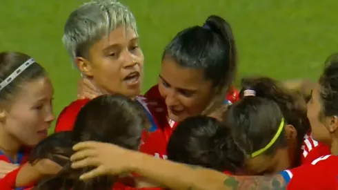 Fernanda Pinilla marca para La Roja ante México.