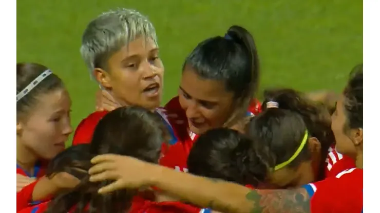 Fernanda Pinilla marca para La Roja ante México.