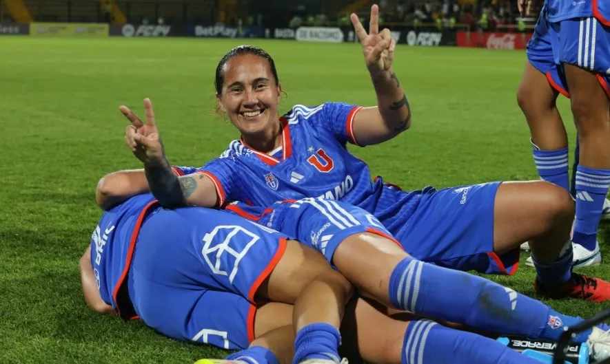 Aquino celebrando uno de los goles de la U en la Libertadores Femenina (Javiera Mera – Prensa Universidad de Chile)