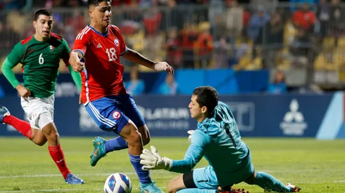 Damián Pizarro recibe el tirón de orejas de parte de Clavito Godoy (Santiago 2023 vía Photosport)
