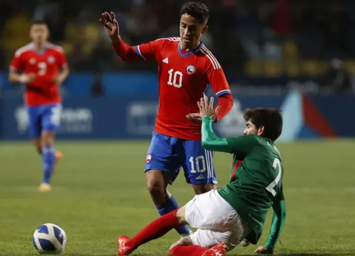 Assadi disputando los últimos minutos ante México | FOTO: Carlos Parra – Comunicaciones FFCH