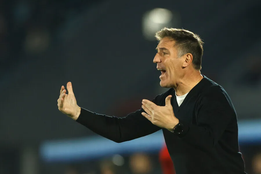 Berizzo ni ganando se salva de las pifias en Chile. | Foto: Photosport