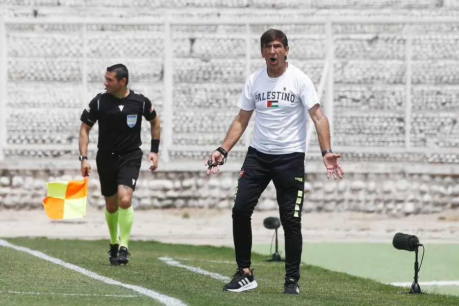 Costas dirigió a Palestino en Chile. | Foto: Photosport