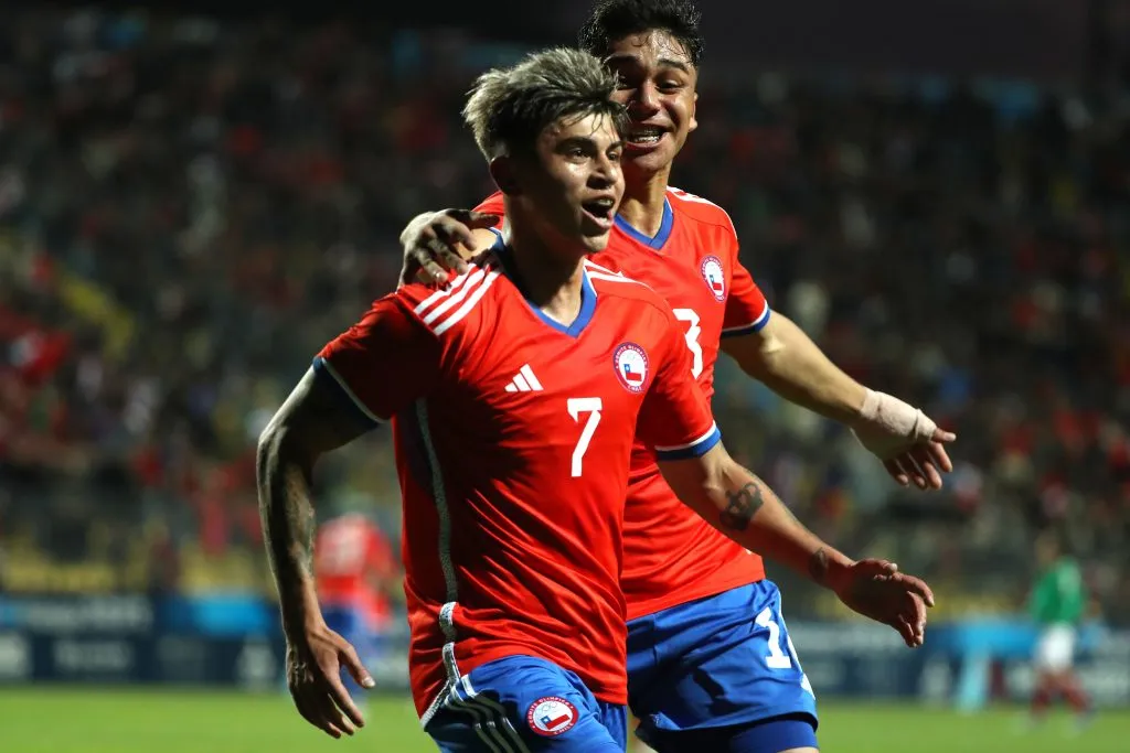 Maxi Guerrero recibe el apoyo de un histórico de la U (Carlos Succo/Santiago 2023 via Photosport)