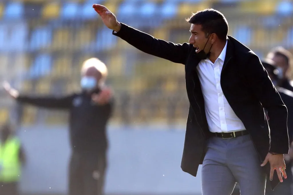 Víctor Rivero estará a préstamo en San Felipe y el otro año dirigirá a Limache en la B (Photosport)