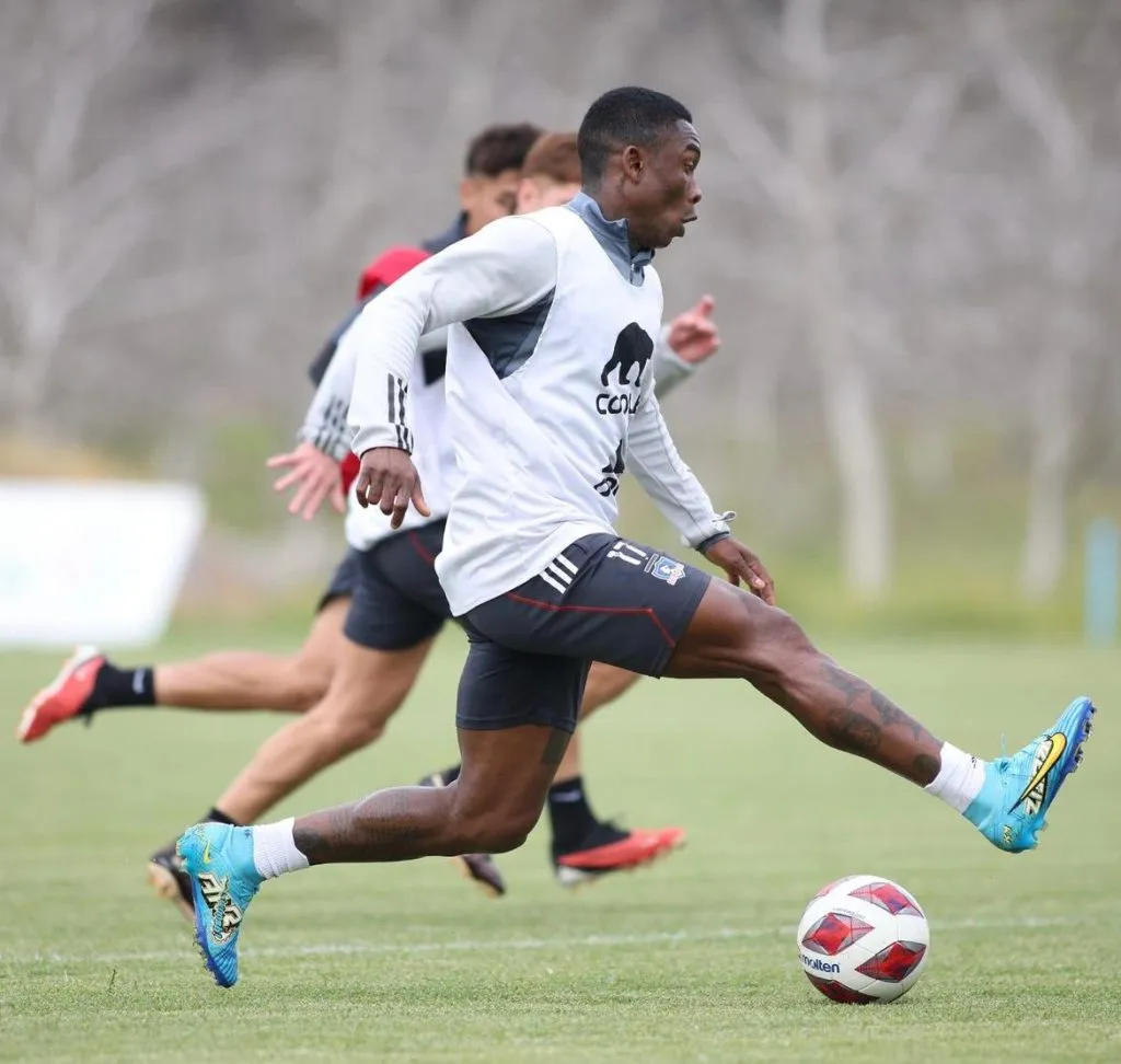 Fabián Castillo volvió a sentir molestias físicas y quedó al margen del amistoso con Palestino por precaución. (Foto: Colo Colo)