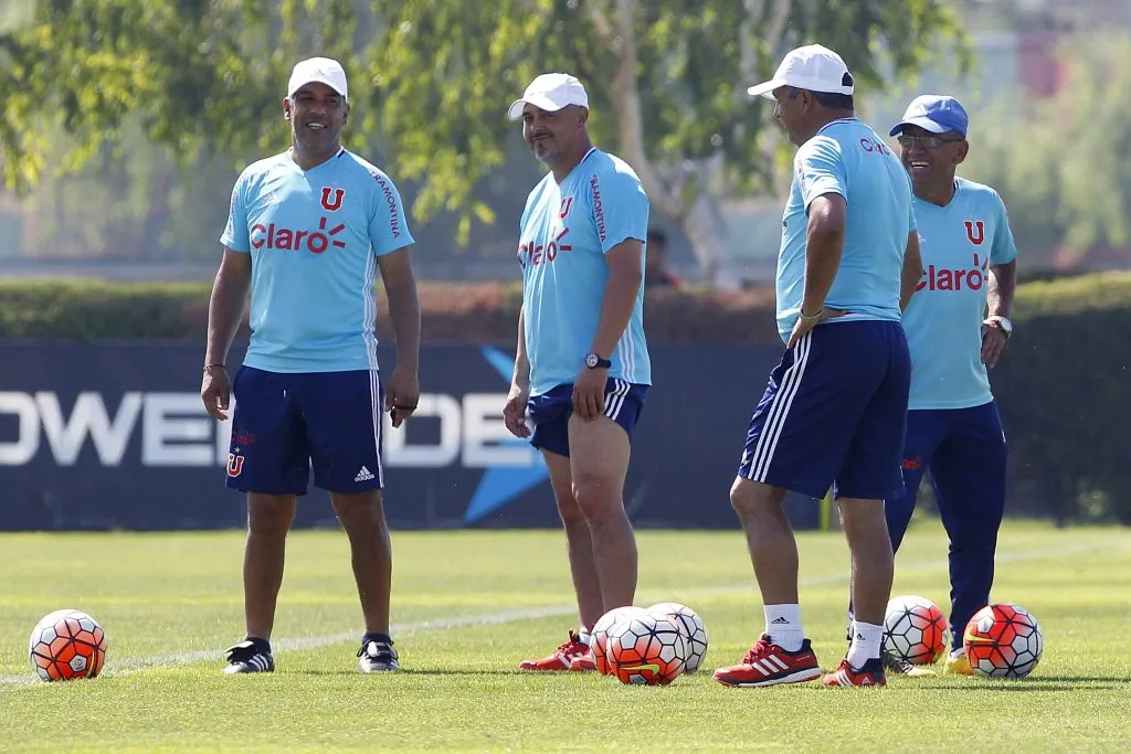 Cristián Castañeda -izq- está resignado a otro mal año de la U (Photosport)