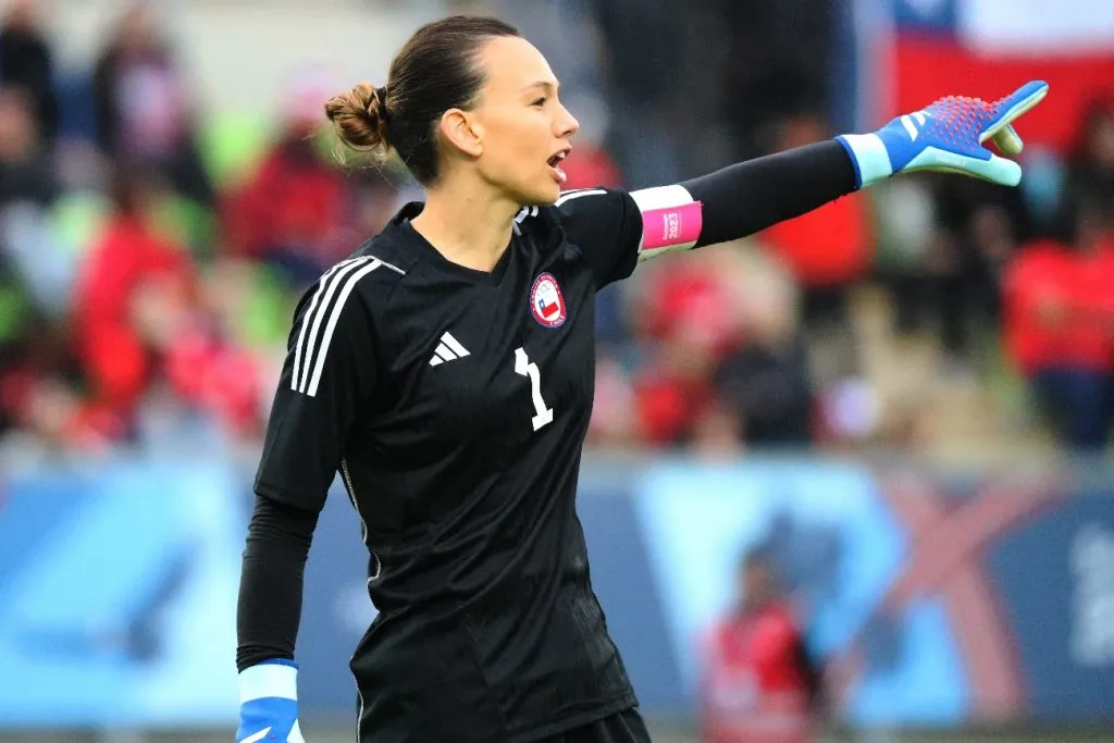 La golera tratará de olvidar el partido 102 por Chile (Photosport)