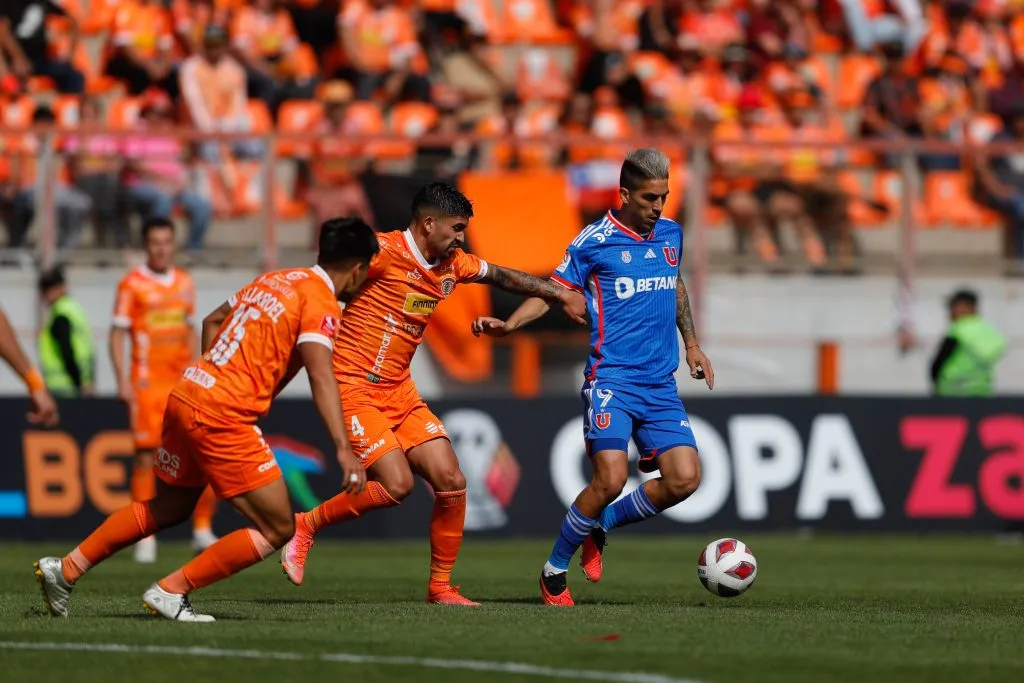 Tito Awad no queda contento con el juego de la U (Prensa U. de Chile)