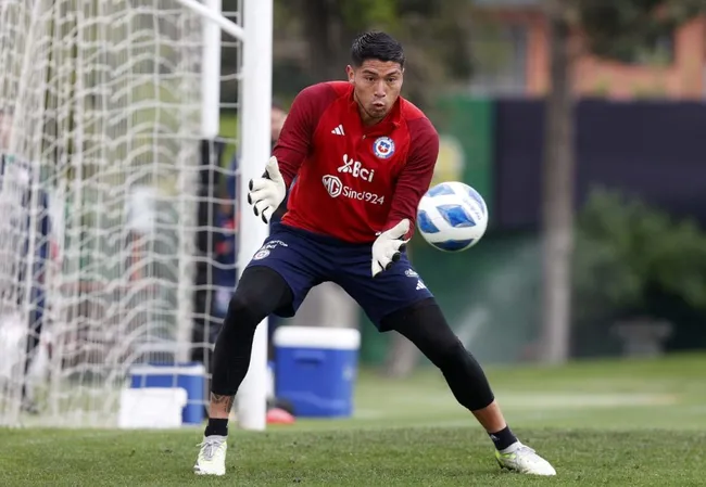 Brayan Cortés es uno de los tres refuerzos de La Roja adulta para la Selección Sub 23 que competirá en los Juegos Panamericanos Santiago 2023. (Foto: ANFP)
