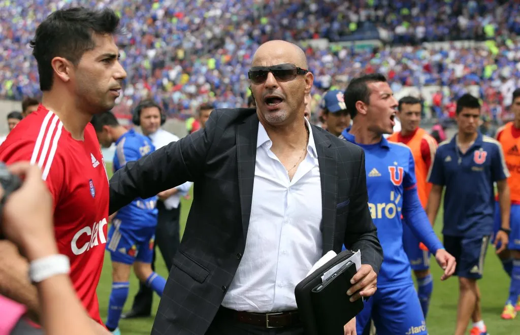 Figueroa dirigiendo a la Universidad de Chile | FOTO: Martin Thomas/Photosport