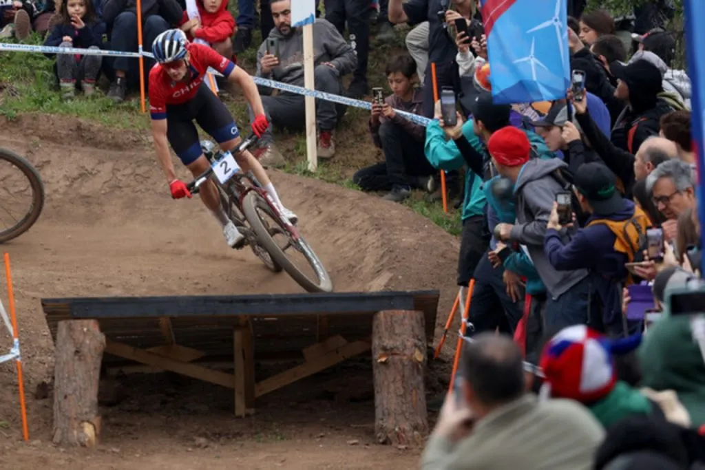 Vidaurre no quedó contento con la medalla de plata ( Javier Salvo/Santiago 2023 via Photosport)