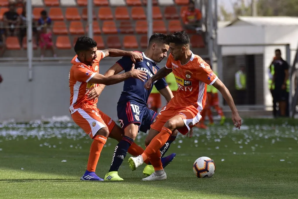 En 2019, la U visitó Calama para jugar una Tarde Naranja ante Cobreloa (Photosport)