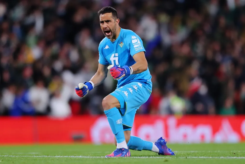 Claudio Bravo es el décimo jugador más longevo en sumar minutos en la Liga (Foto: Getty)