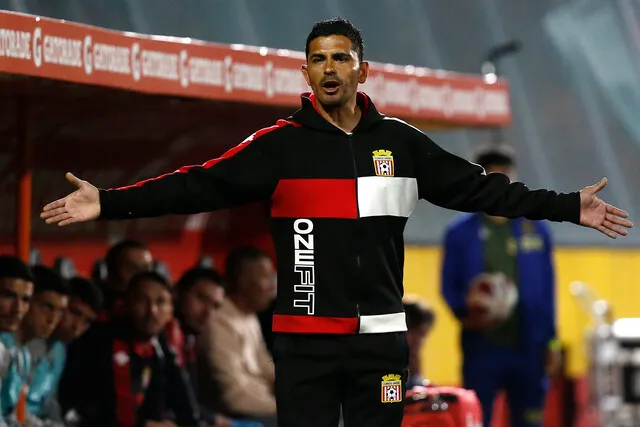 Miguel Riffo tiene un gran desafío con Curicó en los cuatro partidos que restan (Photosport)
