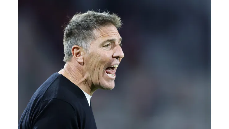 Eduardo Berizzo es cuestionado por el público de la Selección Chilena