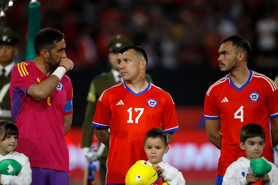 Valdivia aclama por la presencia de Bravo | Foto: Photosport