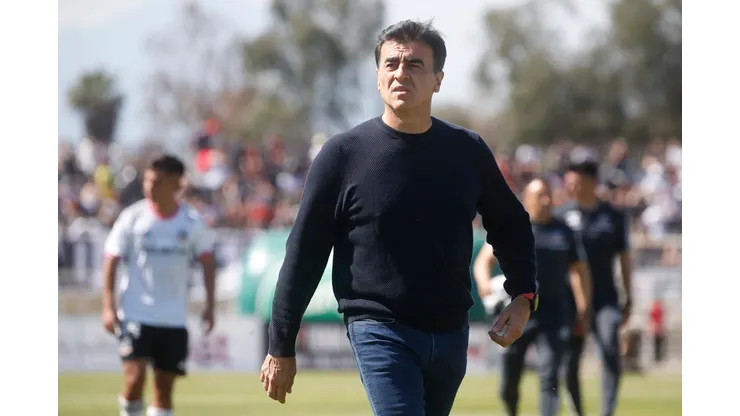 El DT de Colo Colo generó molestia entre uno de los canteranos del club. (Foto: Photosport)