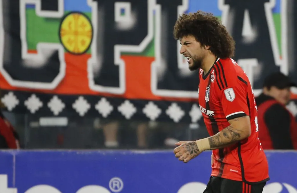 Maxi Falcón fue sancionado por oficio tras su ataque verbal al asistente Wladimir Muñoz. (Foto: Photosport)