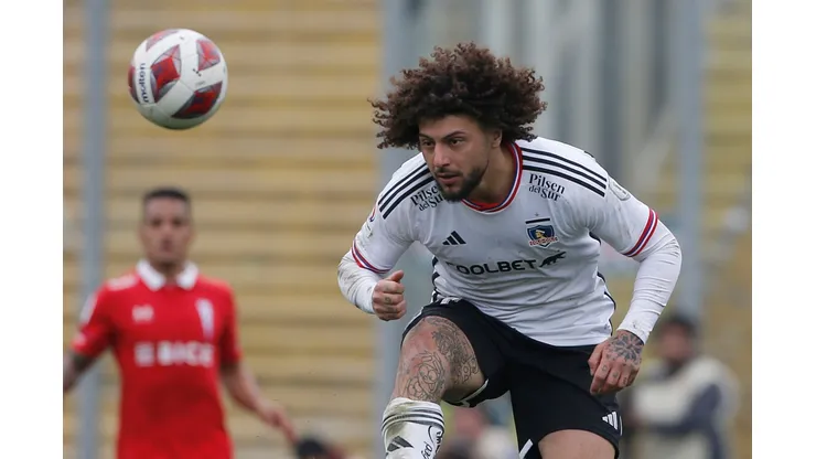El defensa de Colo Colo quedó castigado para la final de la Copa Chile. (Foto: Photosport)