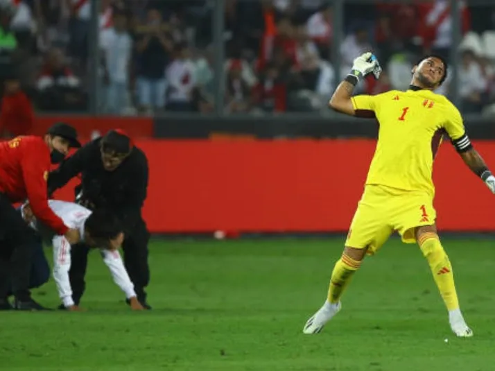 Gallese explica el por qué lanzó el celular del hincha peruano