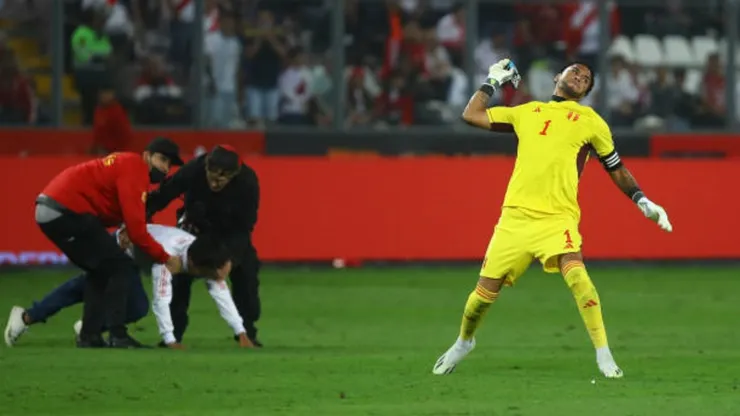 Gallese explica el por qué lanzó el celular del hincha peruano