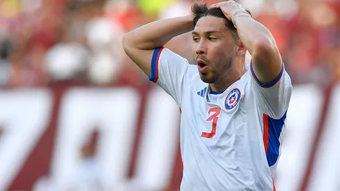 El lateral de Huachipato tuvo un amargo debut en La Roja. (Foto: Photosport)