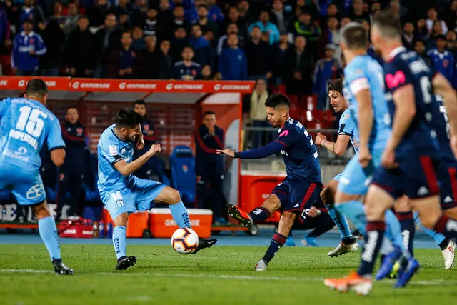 Jimmy ya remató, se venía la gloria (Photosport)