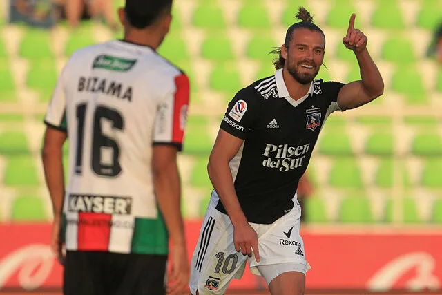 Santos, celebrando su único gol por el cacique (Photosport)
