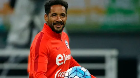 Jean Beausejour le mete fichas a Brereton en España (Foto: Photosport)