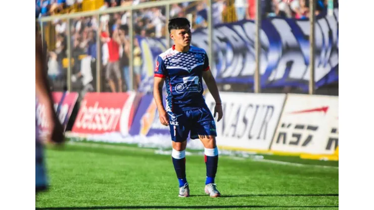 El volante formado en Colo Colo debe volver al Monumental tras su préstamo en Deportes Recoleta. (Foto: Instagram)