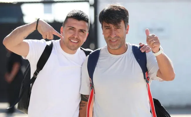 Los ex Colo Colo Gonzalo Fierro (izquierda) y Moisés Villarroel (derecha) en su llegada a la despedida de Matías Fernández. (Foto: Colo Colo)