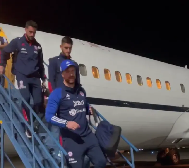 Gutiérrez junto al plantel de La Roja en Venezuela | FOTO: Captura
