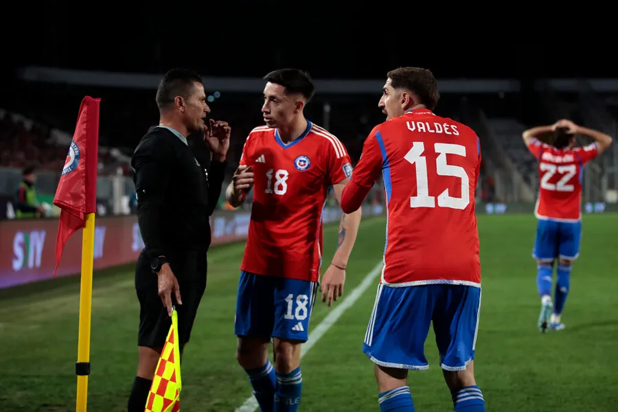 Echeverría y Valdés fueron destacados por el comunicador | Foto: Photosport