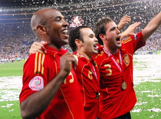 Senna fue fue escogido en el Equipo ideal UEFA All-Star tras dicha Eurocopa | FOTO: JOE KLAMAR/AFP via Getty Images)