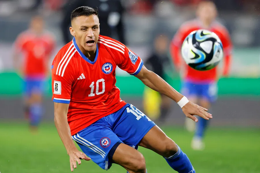 Alexis no brilló ante Perú. | Foto: Photosport