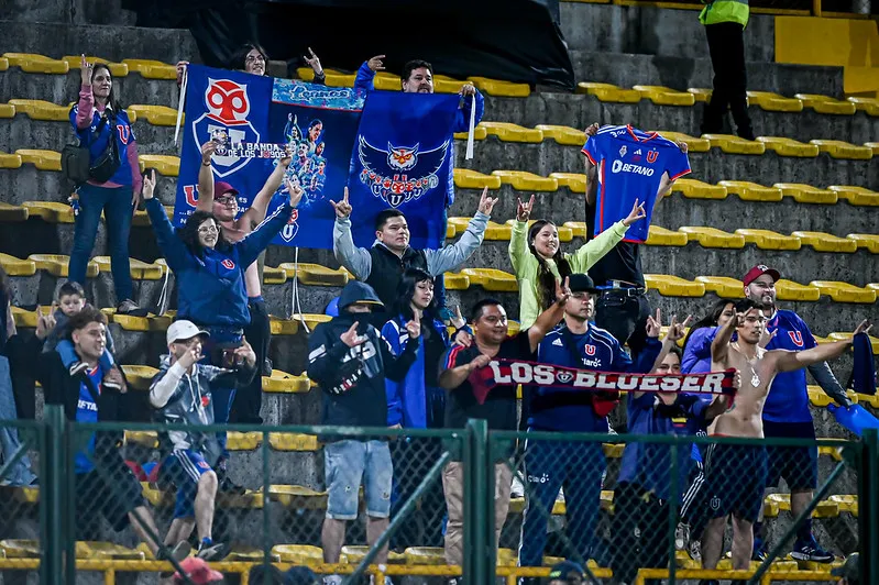 El fanatismo por la U, es lo que más le gusta a Yissel Aquino de la hinchada azul (Conmebol)