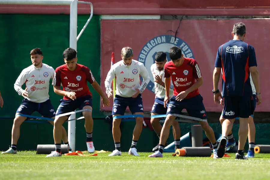 El grupo de la Adulta y los Panamericanos trabajan en conjunto en Juan Pinto Durán | Foto: Photosport