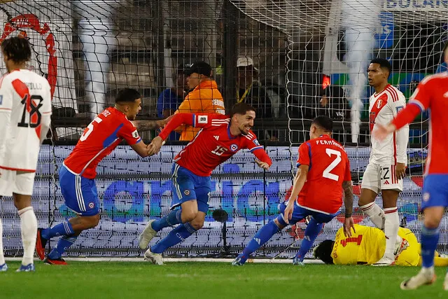 Diego Valdés acaba de anotar el 1-0 de Chile ante Perú (Photosport)