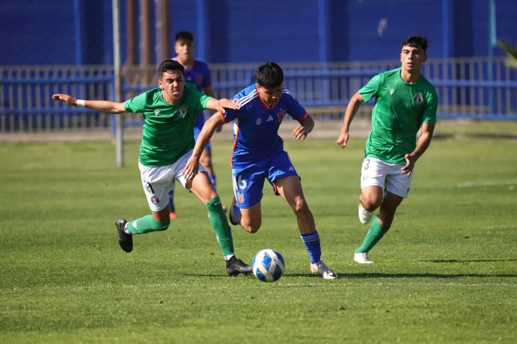 Ignacio Vásquez sigue subiendo su nivel en la U (Bolavip)