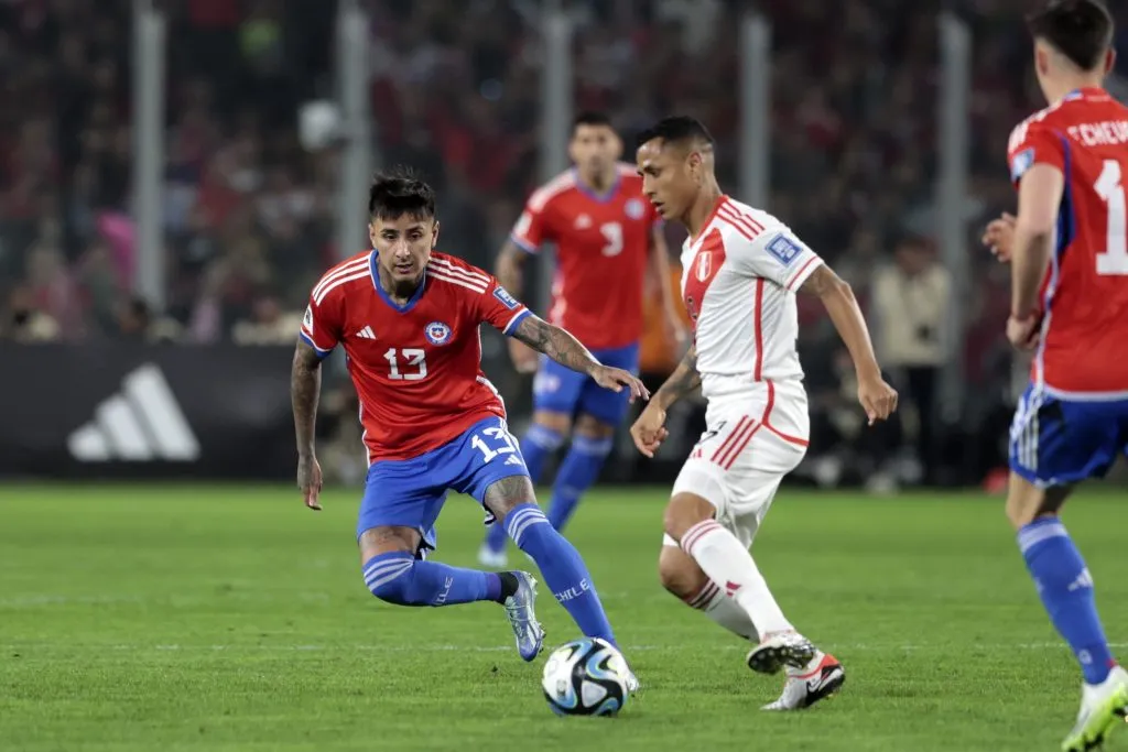 Pulgar recibió la segunda tarjeta amarilla en las Eliminatorias | FOTO: Javier Vergara/Photosport