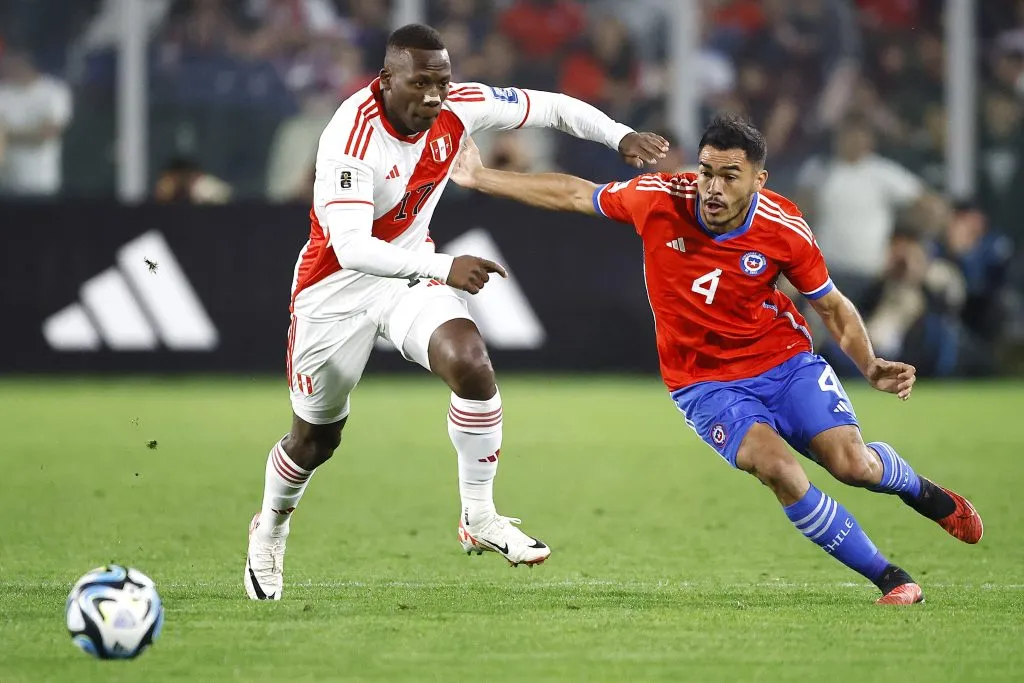 Suazo fue uno de los puntos altos de La Roja | FOTO: Dragomir Yankovic/Photosport