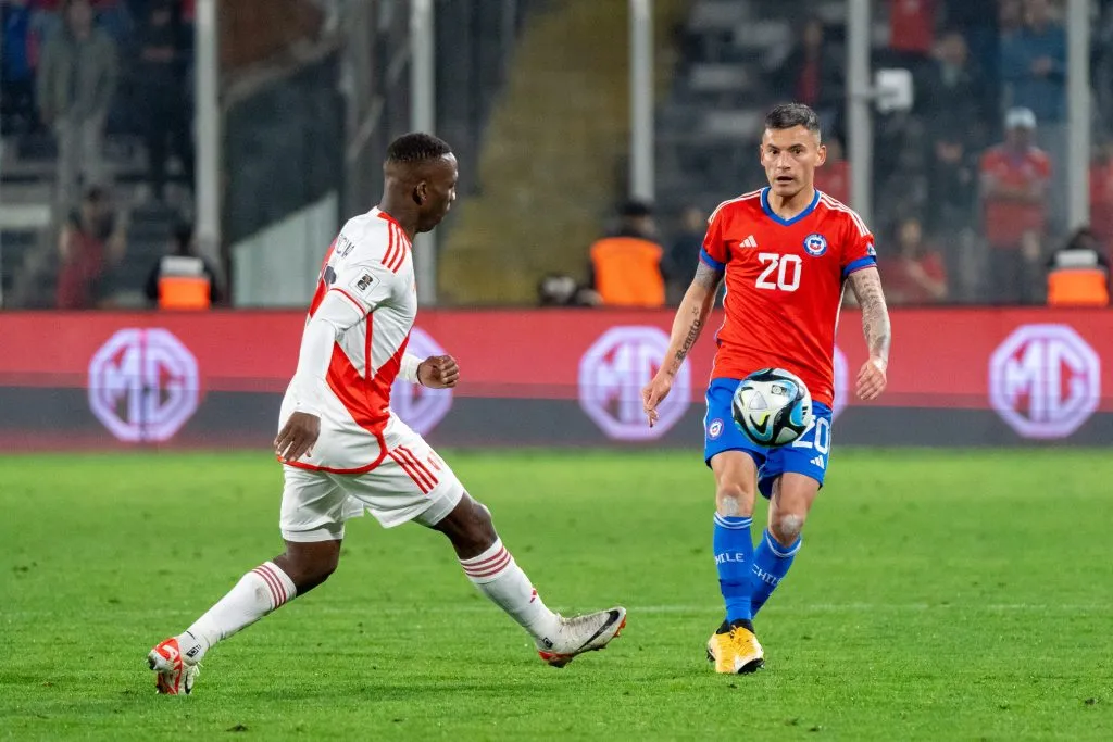 Aránguiz sería titular ante Venezuela | Foto: Guillermo Salazar