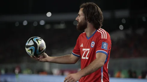 Eddio Inostroza siente que Ben Brereton no debe hacer un recorrido tan grande (Foto: Photosport)