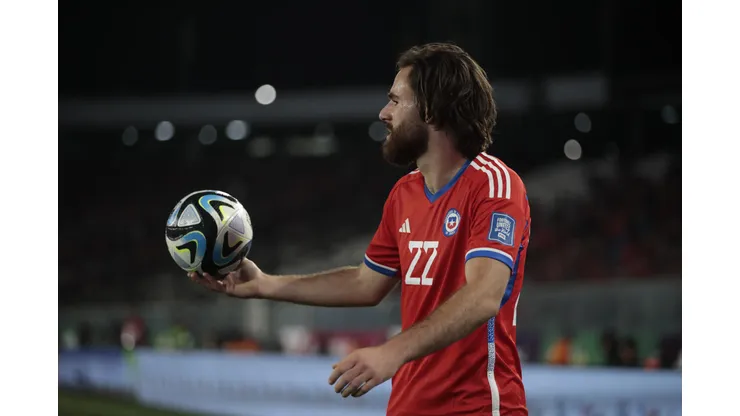 Eddio Inostroza siente que Ben Brereton no debe hacer un recorrido tan grande (Foto: Photosport)