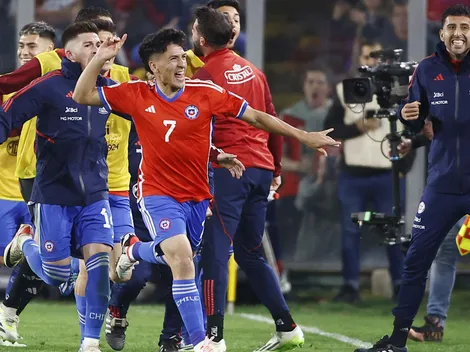 Marcelino Núñez arrasa con su nuevo look goleador en La Roja